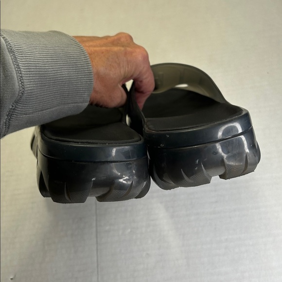 UGG JELLA CLEAR SLIDES LIKE NEW BLACK size 81/2 ? - Picture 3 of 16